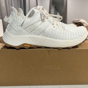 Women’s Embark Lace Sneaker